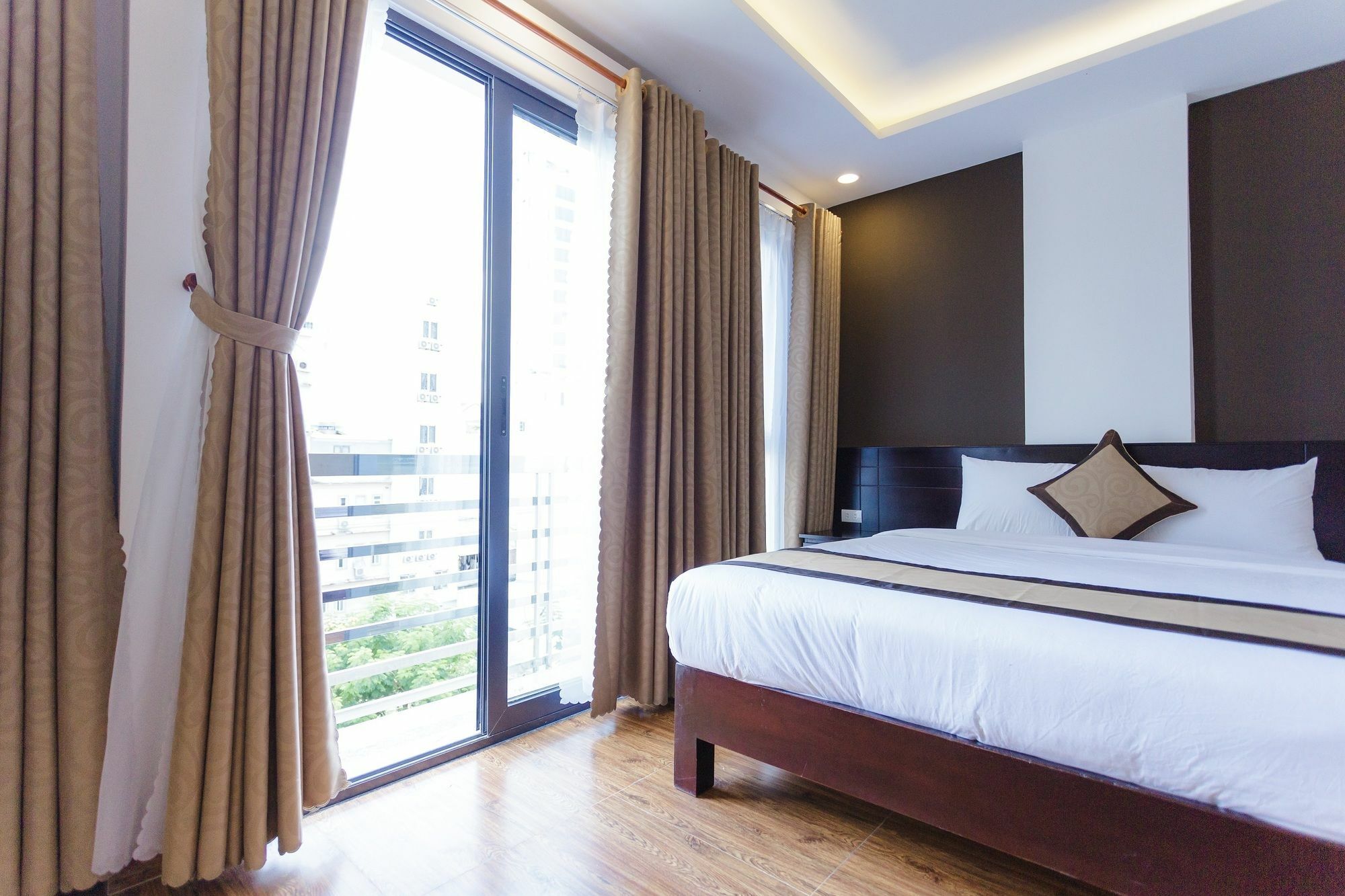 Manchester Hotel Дананг Экстерьер фото